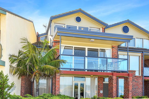 Franklin Beachfront Apartments - Sydney Tourism 2
