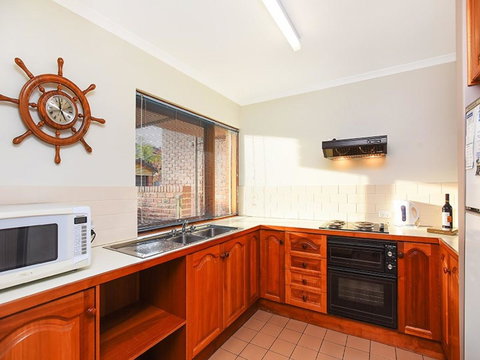 Franklin Beachfront Apartments - Sydney Tourism 9