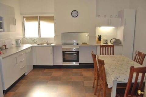 Jacaranda Cottage - Sydney Tourism 3