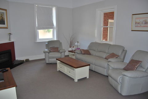 Jacaranda Cottage - Sydney Tourism 6