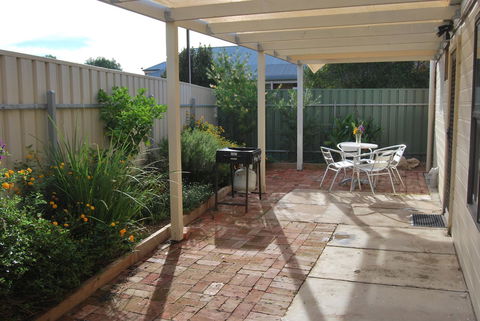 Jacaranda Cottage - Sydney Tourism 5