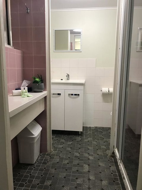 OCEAN BREEZE MOTEL - Sydney Tourism 14