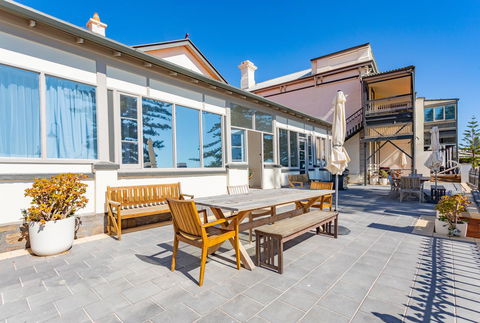 Seawall Apartments - Sydney Tourism 3