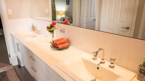 Rezare House Bed & Breakfast - Sydney Tourism 21