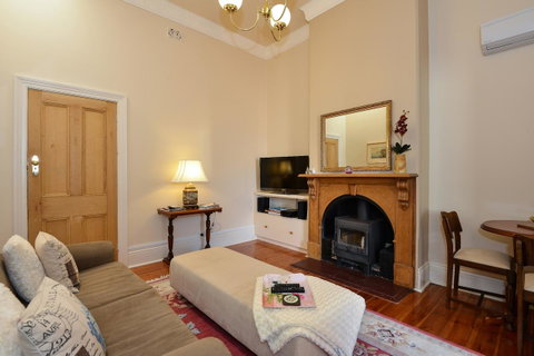 Trafalgar Premium Vintage Suites - Sydney Tourism 3
