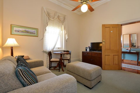 Trafalgar Premium Vintage Suites - Sydney Tourism 8