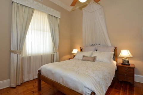 Trafalgar Premium Vintage Suites - Sydney Tourism 7