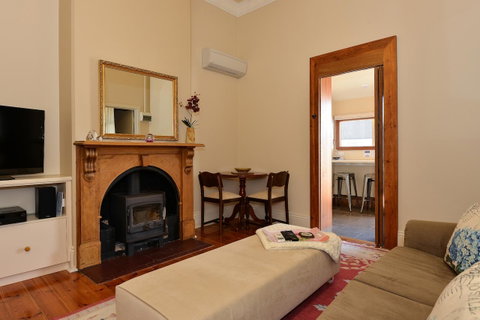 Trafalgar Premium Vintage Suites - Sydney Tourism 18
