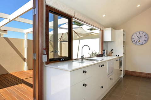 Trafalgar Premium Vintage Suites - Sydney Tourism 12