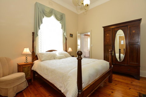Trafalgar Premium Vintage Suites - Sydney Tourism 6