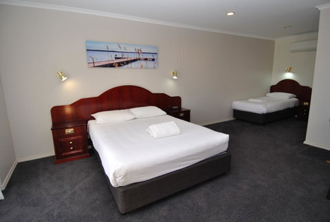 Hilton Beachfront Motel - Sydney Tourism 41