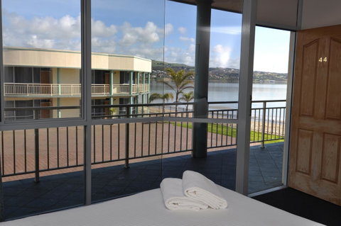 Hilton Beachfront Motel - Sydney Tourism 0