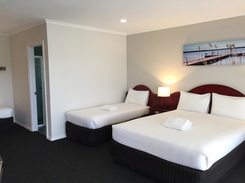 Hilton Beachfront Motel - Sydney Tourism 20