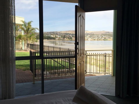 Hilton Beachfront Motel - Sydney Tourism 18