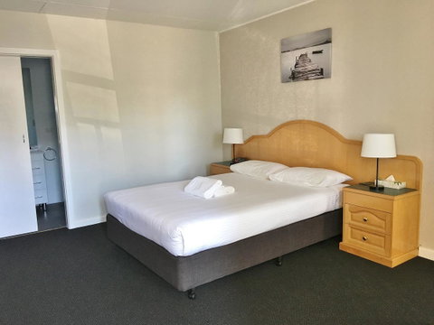 Hilton Beachfront Motel - Sydney Tourism 31