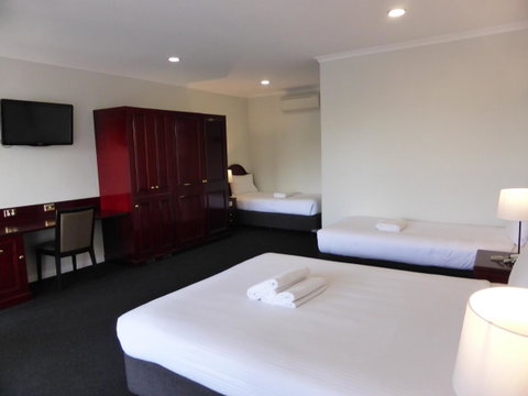 Hilton Beachfront Motel - Sydney Tourism 35