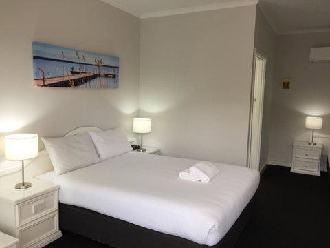Hilton Beachfront Motel - Sydney Tourism 5