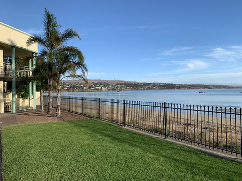 Hilton Beachfront Motel - Sydney Tourism 4