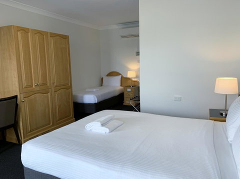 Hilton Beachfront Motel - Sydney Tourism 11
