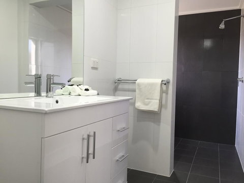Hilton Beachfront Motel - Sydney Tourism 37