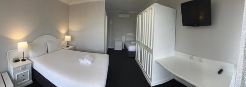 Hilton Beachfront Motel - Sydney Tourism 39