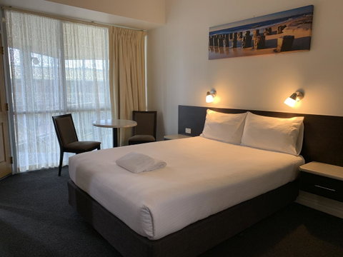 Hilton Beachfront Motel - Sydney Tourism 1