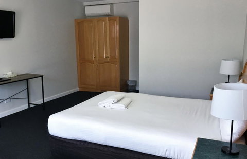 Hilton Beachfront Motel - Sydney Tourism 26