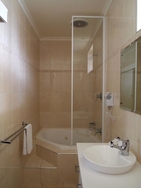 Hilton Beachfront Motel - Sydney Tourism 44