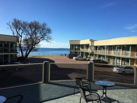 Hilton Beachfront Motel - Sydney Tourism 22