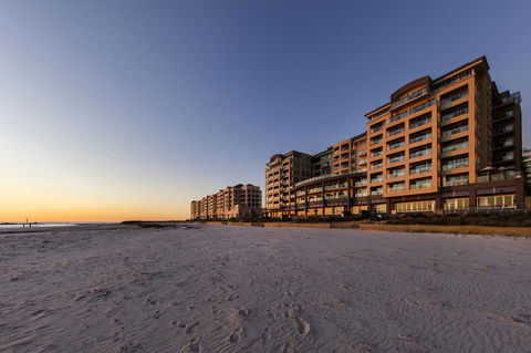 Apartments @ 16 Holdfast - Sydney Tourism 6