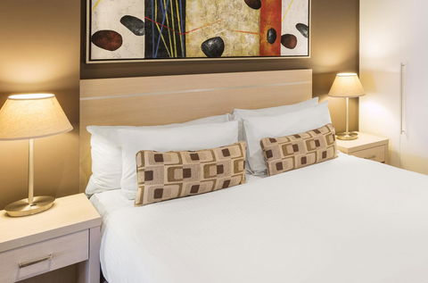 Apartments @ 16 Holdfast - Sydney Tourism 11