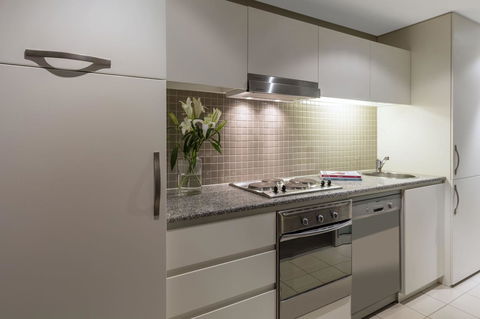Apartments @ 16 Holdfast - Sydney Tourism 7