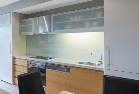 Apartments @ 16 Holdfast - Sydney Tourism 12