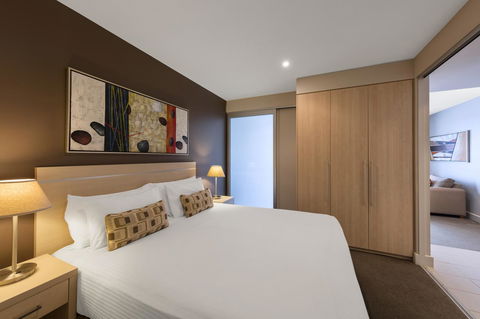 Apartments @ 16 Holdfast - Sydney Tourism 10
