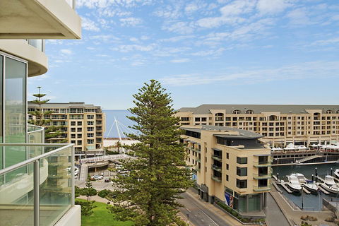 Beachside Luxury & Comfort, Ocean Views In Glenelg - Sydney Tourism 25
