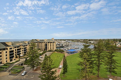 Beachside Luxury & Comfort, Ocean Views In Glenelg - Sydney Tourism 26