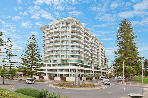 Beachside Luxury & Comfort, Ocean Views In Glenelg - Sydney Tourism 22
