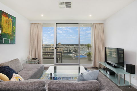 Beachside Luxury & Comfort, Ocean Views In Glenelg - Sydney Tourism 8