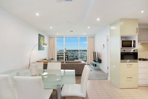 Beachside Luxury & Comfort, Ocean Views In Glenelg - Sydney Tourism 7