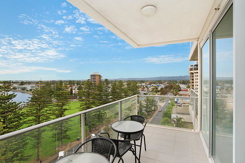 Beachside Luxury & Comfort, Ocean Views In Glenelg - Sydney Tourism 23