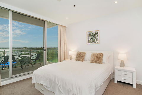 Beachside Luxury & Comfort, Ocean Views In Glenelg - Sydney Tourism 12