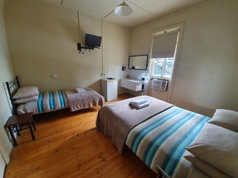 Pier Hotel Port Lincoln - Sydney Tourism 22