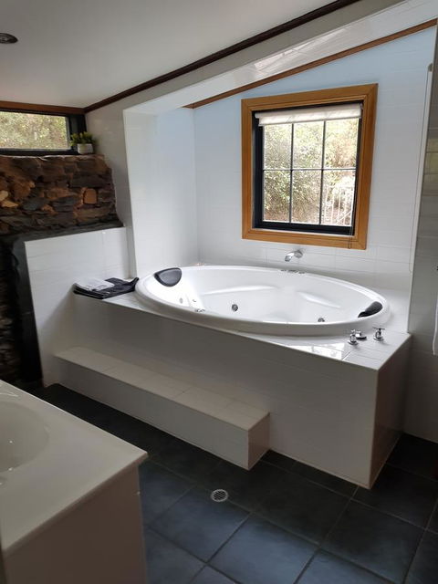 William Hunt's Retreat - Cypress Studio - Sydney Tourism 3