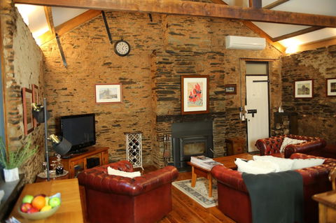 William Hunt's Retreat - Cypress Studio - Sydney Tourism 14