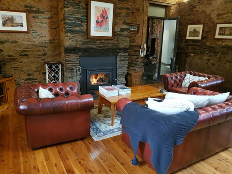William Hunt's Retreat - Cypress Studio - Sydney Tourism 7