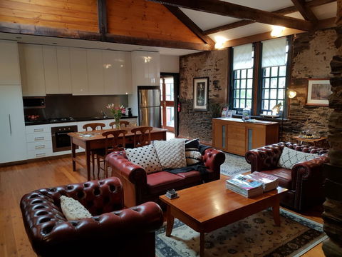 William Hunt's Retreat - Cypress Studio - Sydney Tourism 1