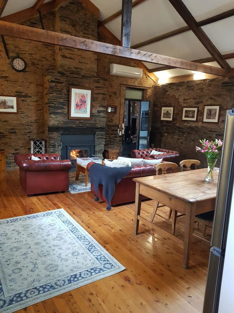 William Hunt's Retreat - Cypress Studio - Sydney Tourism 9