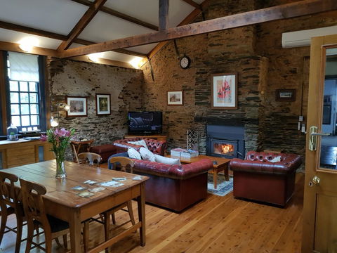 William Hunt's Retreat - Cypress Studio - Sydney Tourism 0