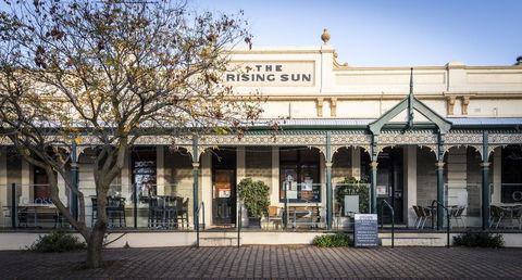 The Rising Sun Hotel - Sydney Tourism 2