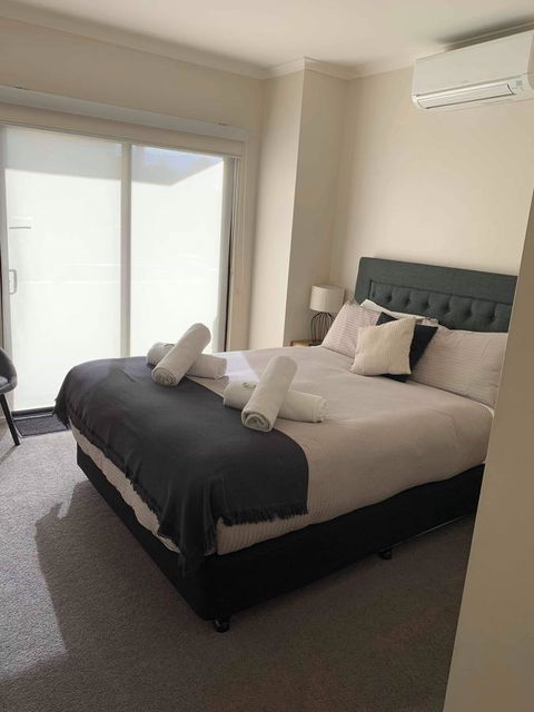 Holdfast Shores Apartments - Sydney Tourism 3